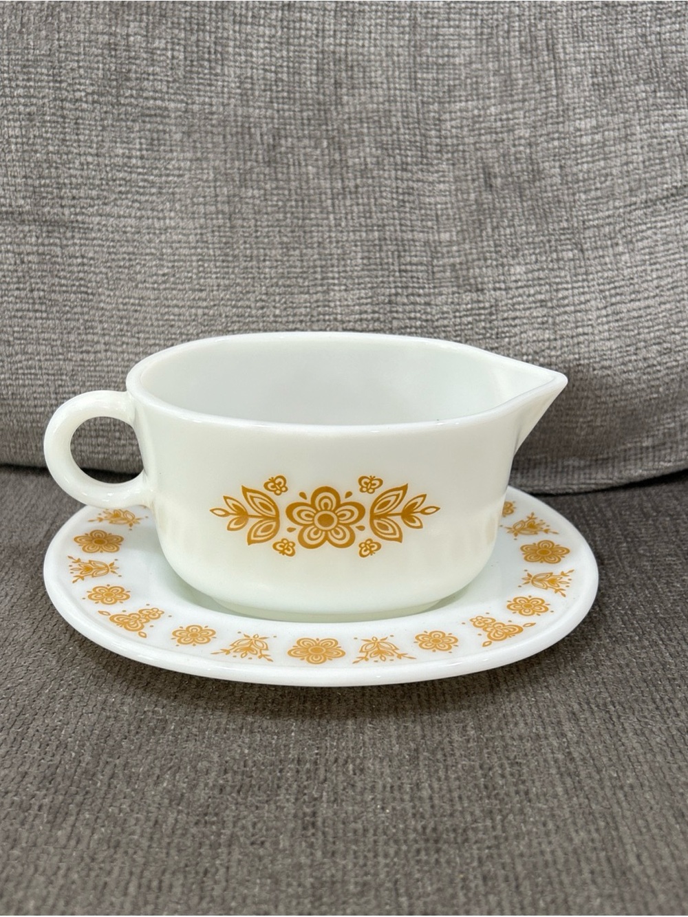 Vintage Pyrex Corning Ware Butterfly Gold Gravy Boat 77-B w/ Underplate 77-U